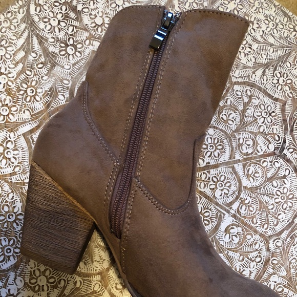 Country Chic Star Booties With 3” Heel - Picture 10 of 13